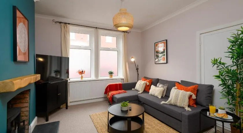 Joseph Suite - Stylish 3BR Home with Parking & WIFI - Image 1