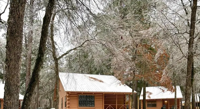 Lake Palestine Resort North - Image 1