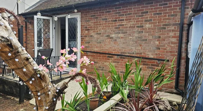 Meredith House, Ipswich - Image 1