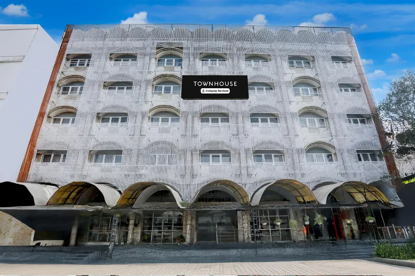 Super Townhouse Prayagraj Near Railway Station Formerly Santosh Palace - Image 1
