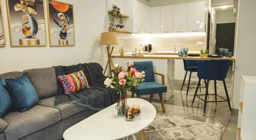 Alfa-Central Luxury Condo by Optimum Link - Image 1