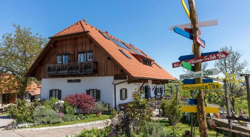 Gästezimmer & Buschenschank mit Weingut Hack-Gebell - Image 1