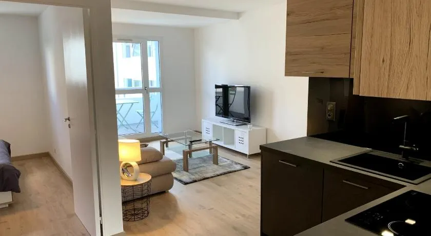 Très bel appartement T2 de standing entièrement meublé à 5 min à pied du centre. - Image 1