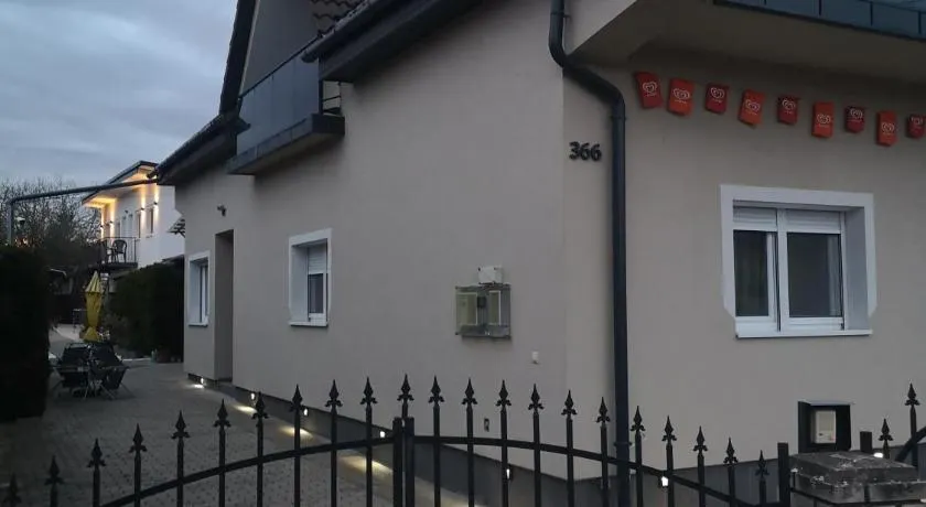 Biró apartmanház Sármellék - Image 1