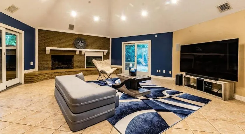 Huge 6 Bedroom with Pool, Spa, 85 Inch TV, Game Room - Image 1