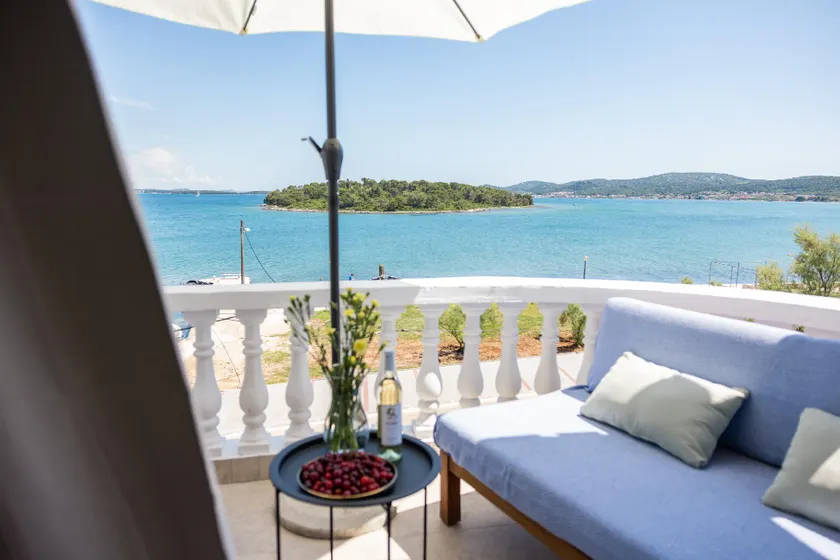 Zara Home - Three Bedroom Apartment with Sea View - Image 1