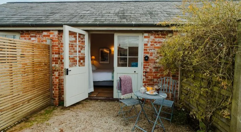 Crepe Farm Barns - Image 1