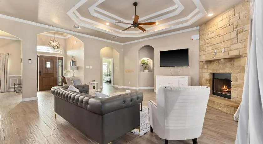 Harker Heights, 6 Bd Home, 2 King Beds, Garage, BBQ Grill, 3 mi to Lake & 10 mi to Fort Hood - Professionally Managed by Stay Albatross Furnished Rentals - Image 1