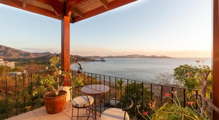 Stunning Villa with Oceanview, Private Pool, Soaking Tub & Picturesque Balcony - Image 1