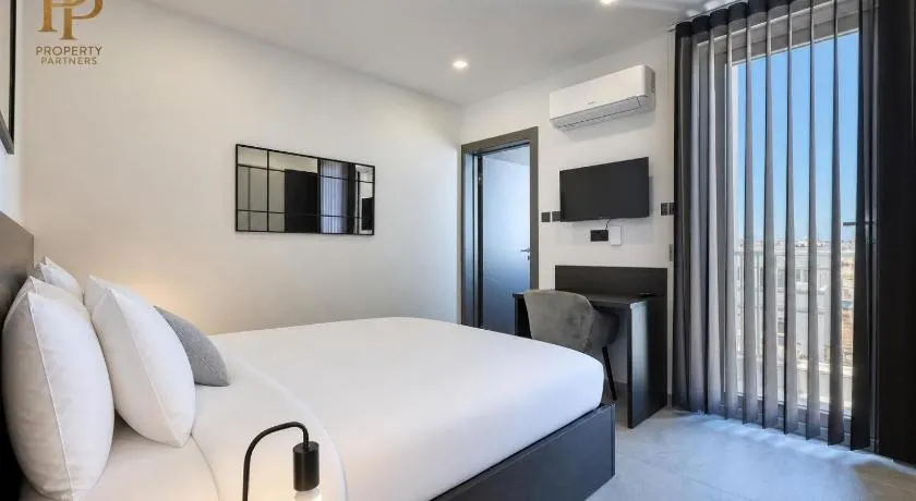 Urban 19 Residences The Executive Suite - Image 1