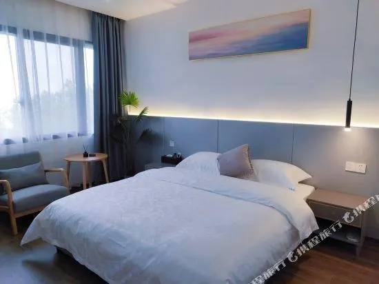 Happy Family Hotel - Image 1