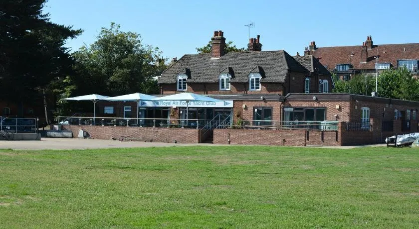 Riverside House - Image 1