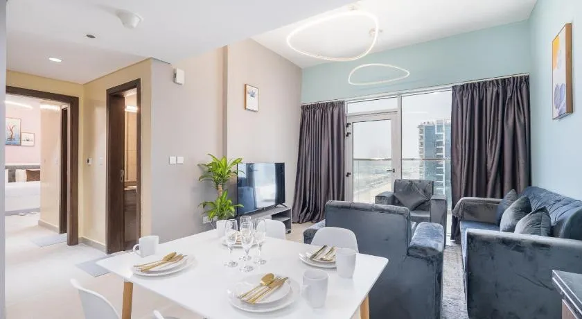 Trinity Holiday Homes - Spacious Modern Living 1BR & 2BR Unique Apartment - Image 1