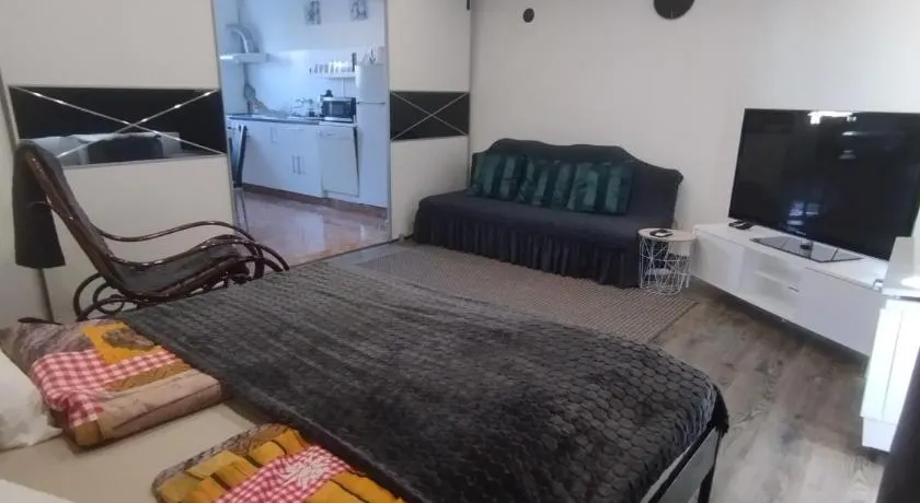 Vár-Lak Apartman - Image 1