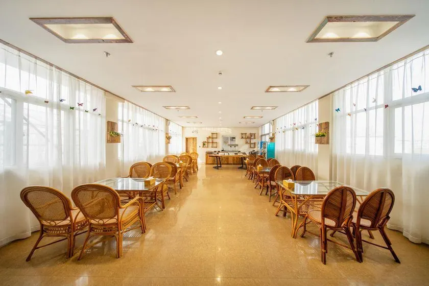 Shuiyue Qinghua Hotel - Image 1
