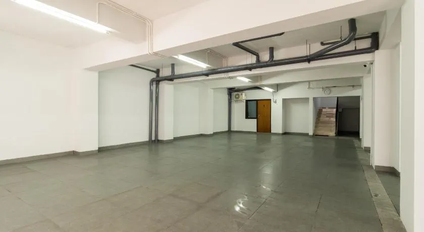 Urbanview Hotel Pasar Baru Jakarta by RedDoorz - Image 1
