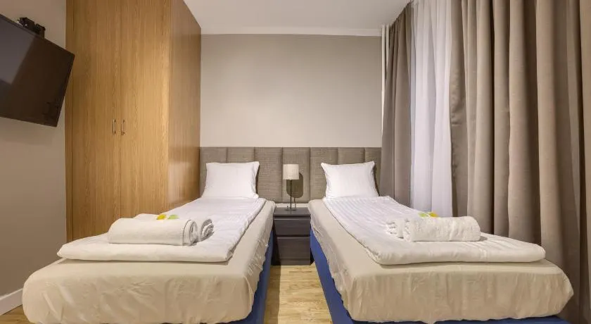 New! Studio with 3 Beds - Easy Access to Airport, City Center & WUM - Image 1