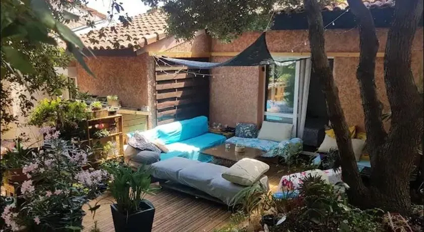 Petite Villa 4-6 personnes belles terrasses, piscine, plages - Image 1