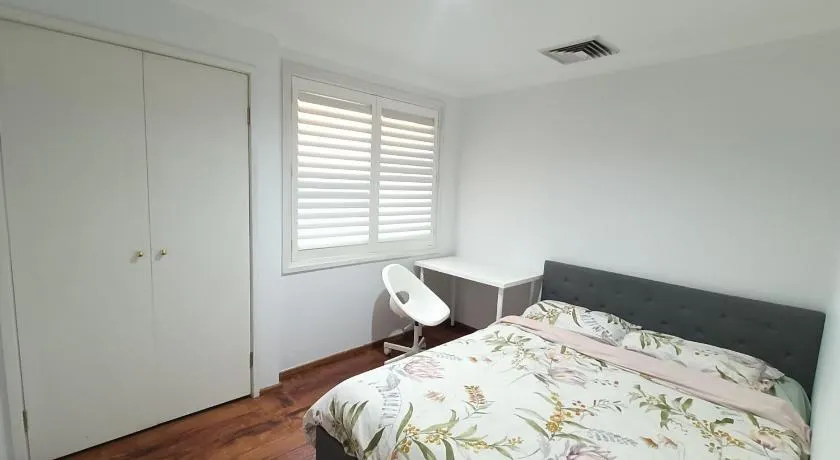 Comfortable Queen Room in Baulkham Hills - BH2 - Image 1