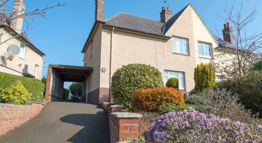 Park Road Holiday Home - Spacious 3 bedroom house with garden near Edinburgh - Image 1