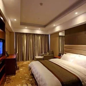 Peninsula Hotel (Zhangzhou Shuijinggou Pedestrian Street) - Image 1