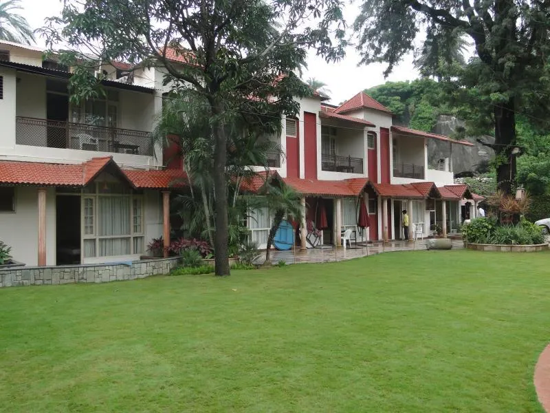Hotel Silver Oak - Image 1