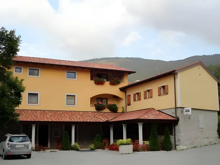 Guest House Pod Slavnikom - Image 1