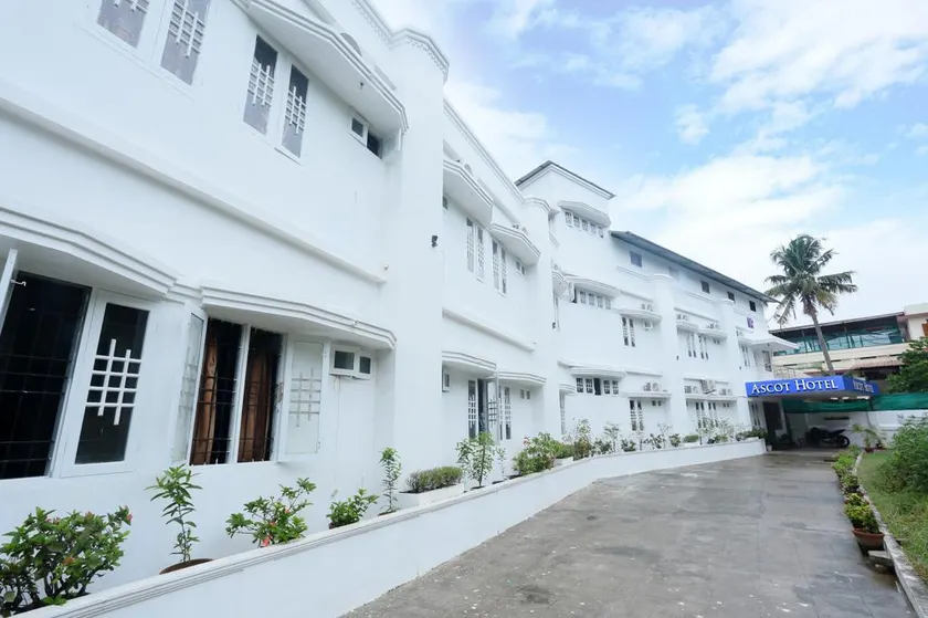 Ascot Hotel - Image 1