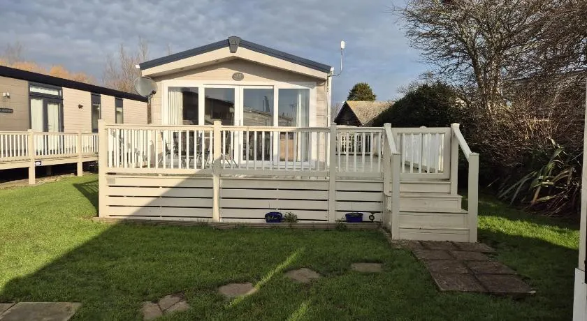 Winchelsea Sands Holiday Park - Image 1