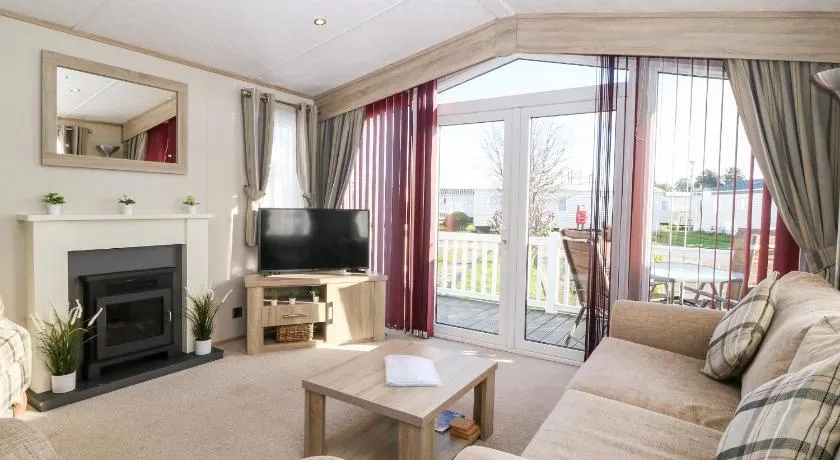Lodge by the Sea - Image 1