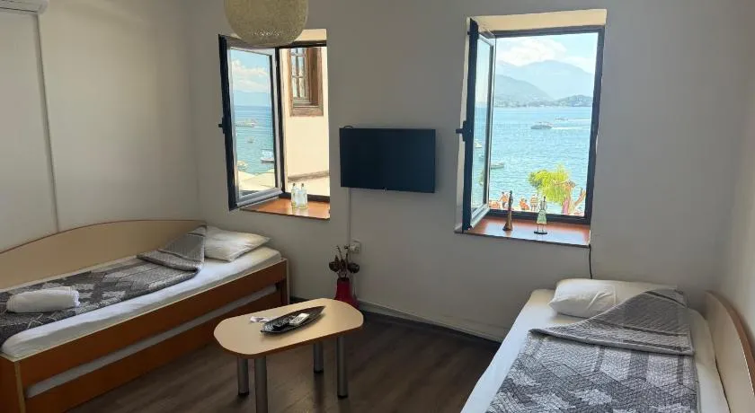 Savin Apartments - Image 1