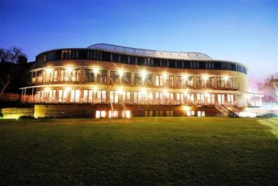 Oxford University Club - Image 1