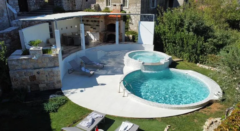Holiday Home Pitve - Image 1