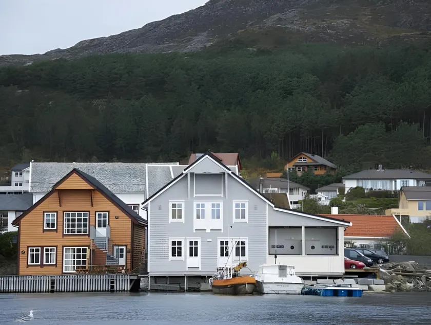 Knutholmen - Image 1