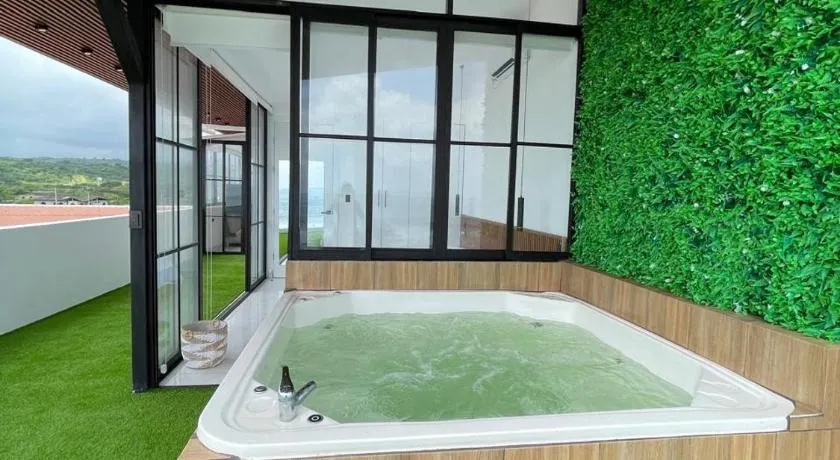 GLAMSUITE FRENTE AL MAR con HIDRO - Image 1