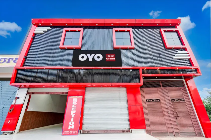 Hotel O by OYO Grand Hotel - Image 1