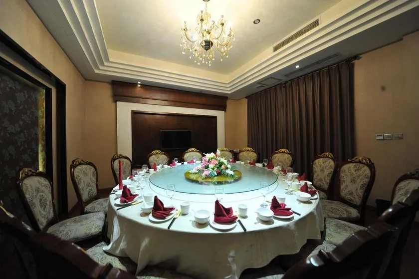 xinjinnanwanholidayhotel - Image 1