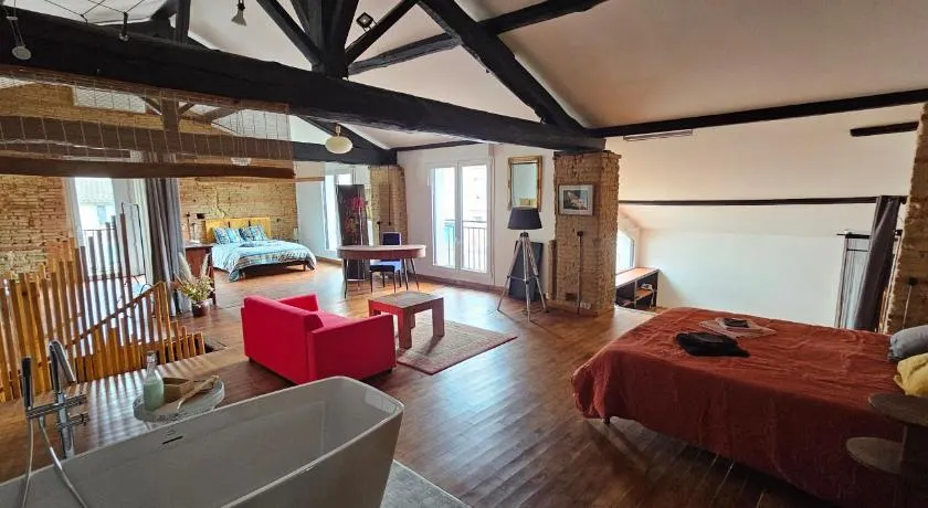 Loft industriel de 220 métres carré sur deux niveaux - Image 1