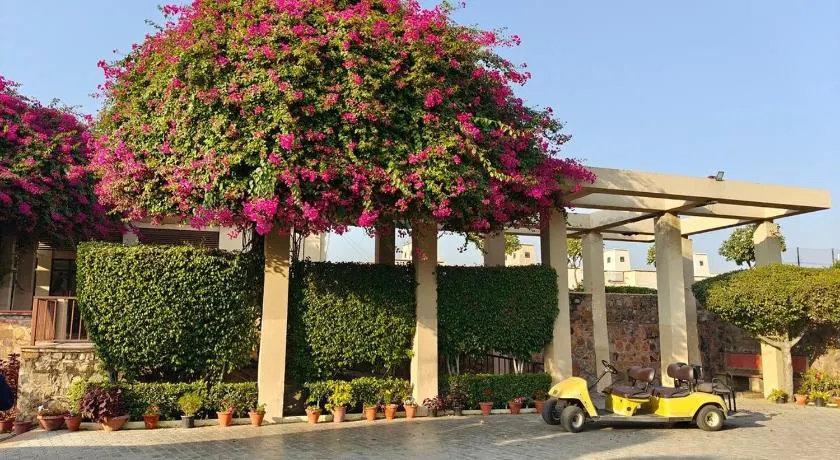 Private Golf course villa, 30 min from Gurgaon - Image 1