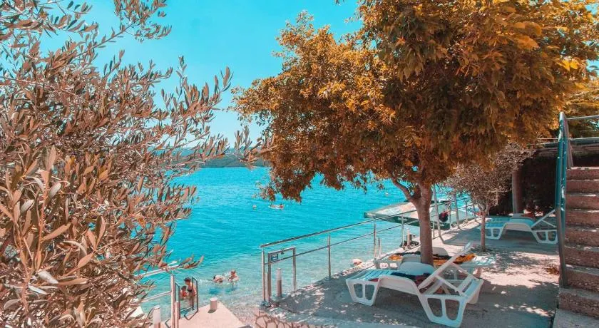 Villa Raguž sa Privatnom plažom i Garažom - Image 1