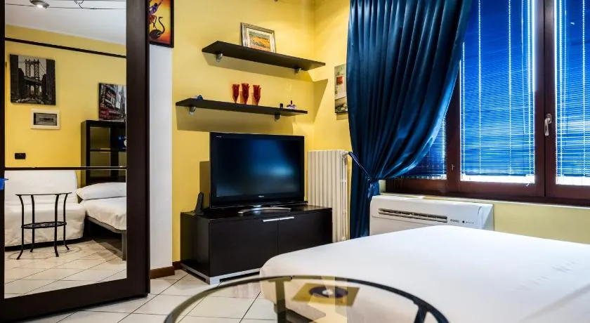 Cozy Suite Rogoredo Apartment next to the metro and train station - Image 1