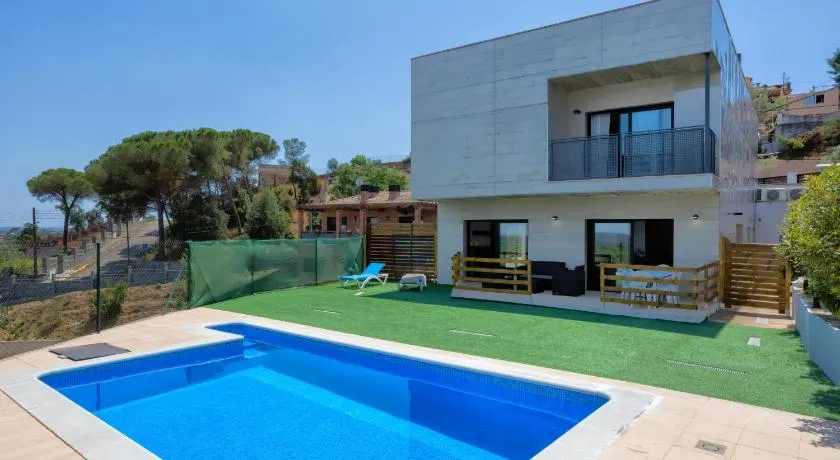 Hauzify I Villa Velaz - Image 1