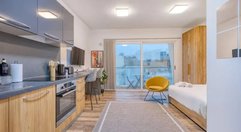 Stylish Studio with private balcony, close to Valletta - Image 1