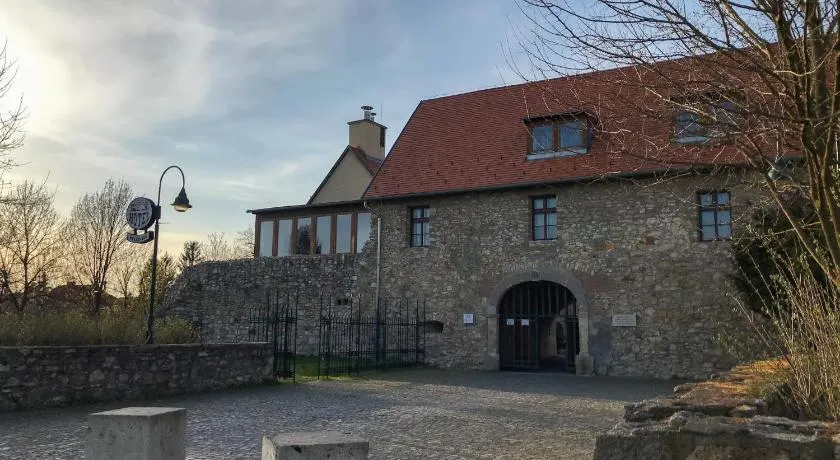 Huszárvár Hotel Kastélyszálló - Image 1