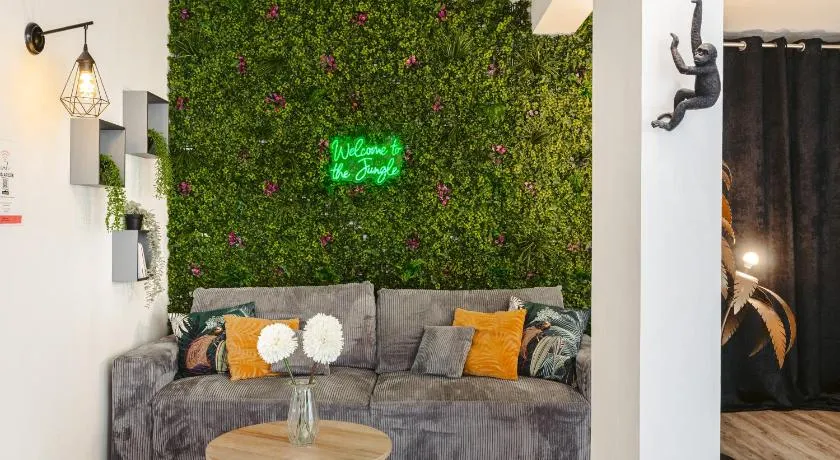 Jungle Saintaise - Appartement, Hypercentre, Fibre, Tv 4K, Parking Privé Payant - Image 1