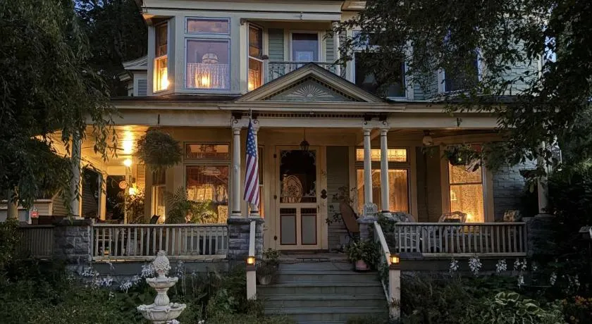 Bentley House Bed and Breakfast - Image 1