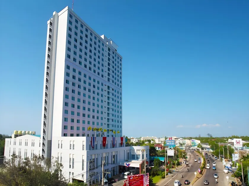 Diamond Plaza Hotel - Image 1