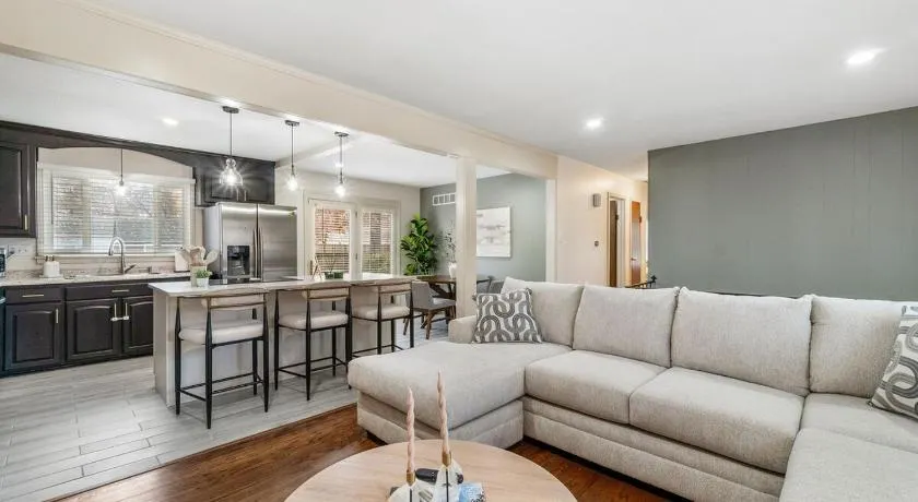 Nall Hills Gem! Great location & new interior! - Image 1