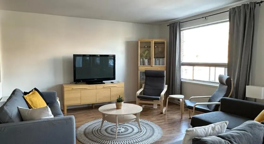 881 L'APPARTEMENT FAMILIAL "Central" - Image 1