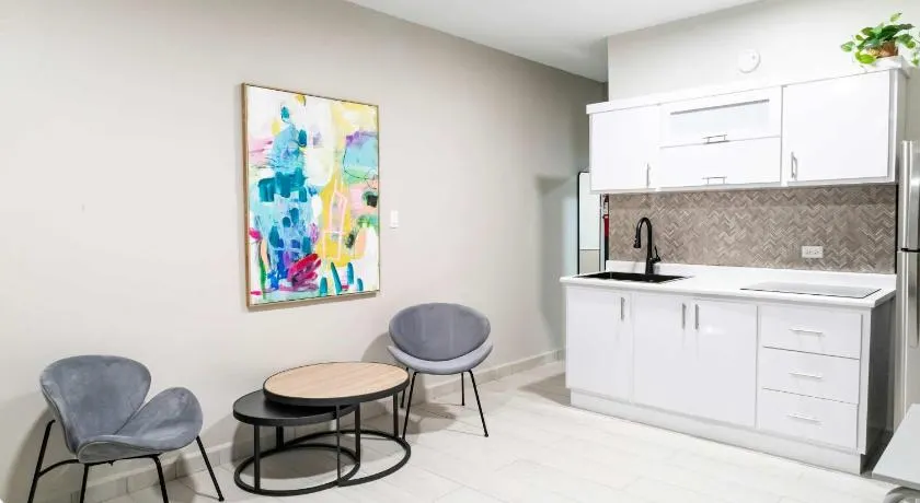 AQUA Villas Del Mar Apt 5 - 1BR Coastal Fun & Local Dining - Image 1